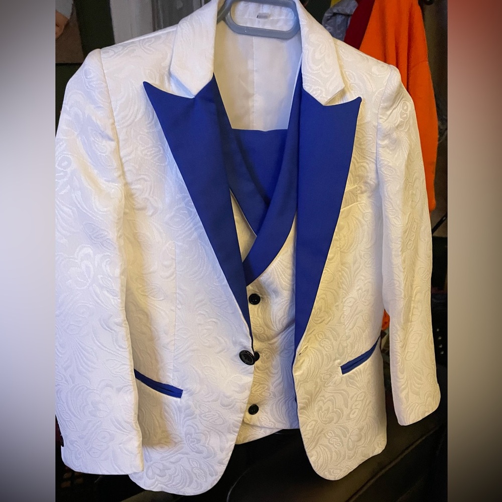Formal suit with royal lapels.  Size 12 inseam 22 for pants.